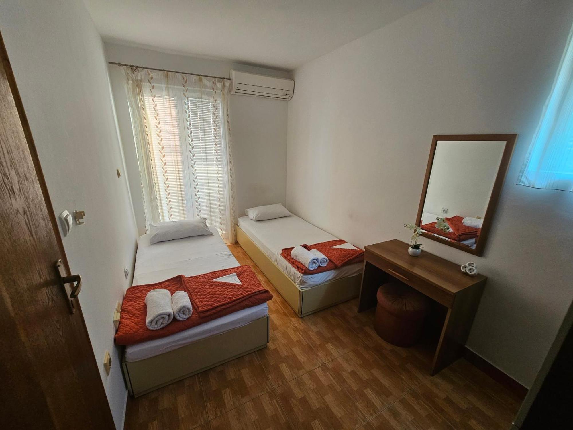 Apartments Drobni Pijesak Петровац Номер фото