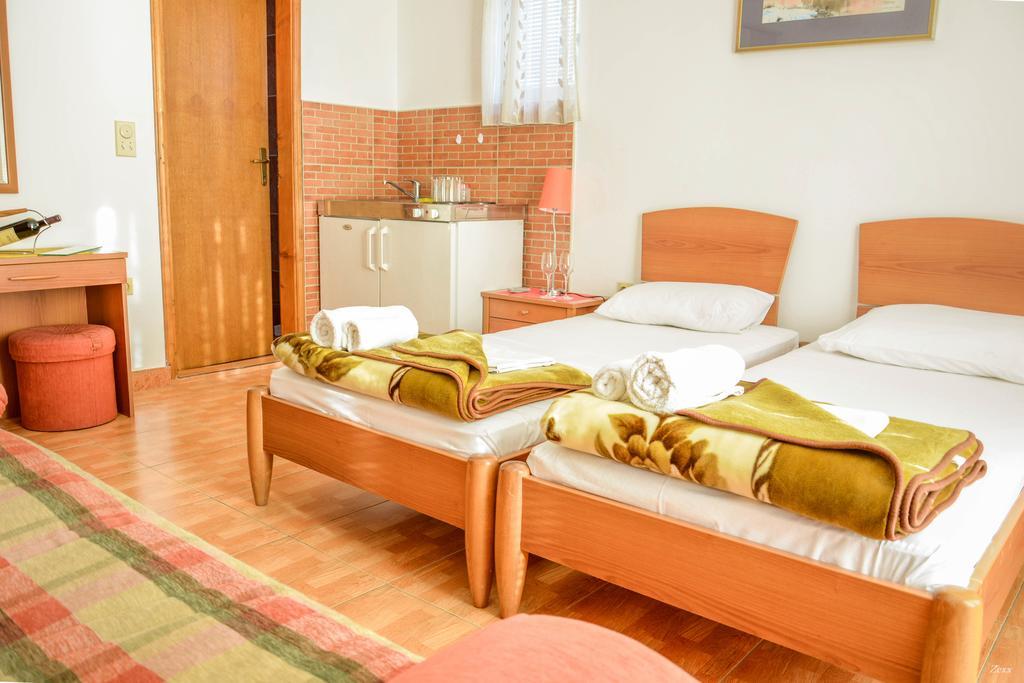 Apartments Drobni Pijesak Петровац Экстерьер фото
